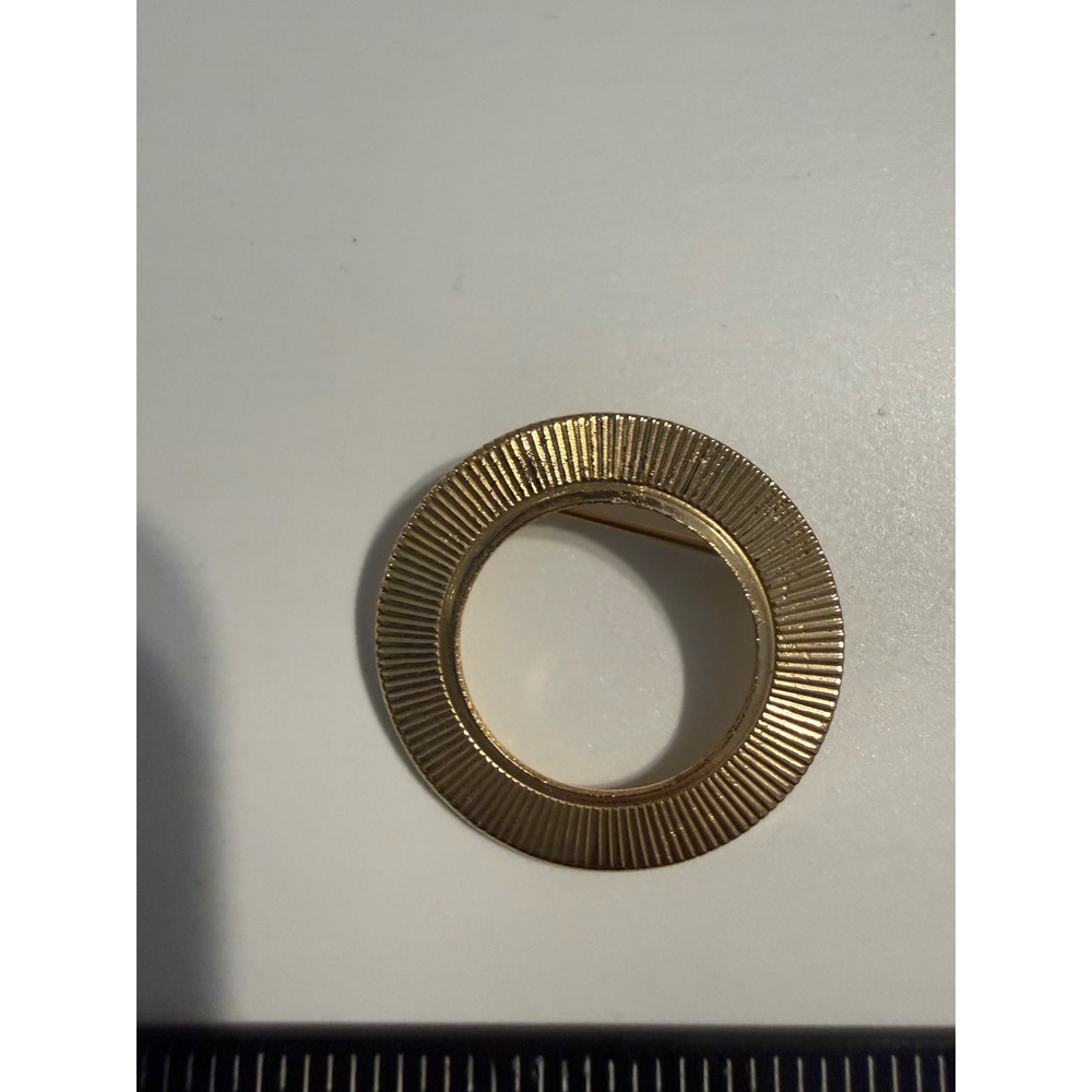Vintage Gold Tone Sunburst Circle Brooch Pleated Wreath Pin Geometric Accessory